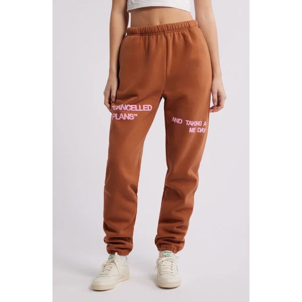 M/L THE MAYFAIR GROUP Me Day Fleece Graphic Joggers